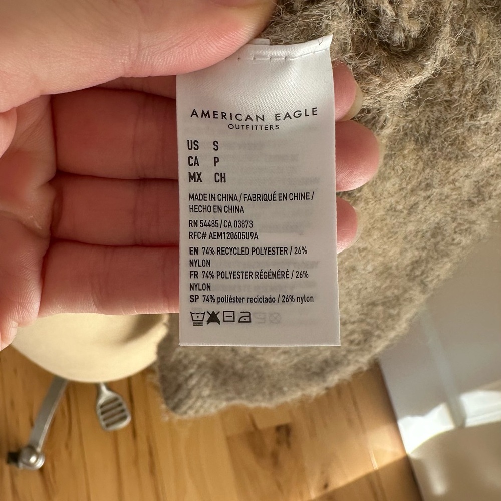American Eagle Brown Bow Cropped Sweater - Picture 4 of 4
